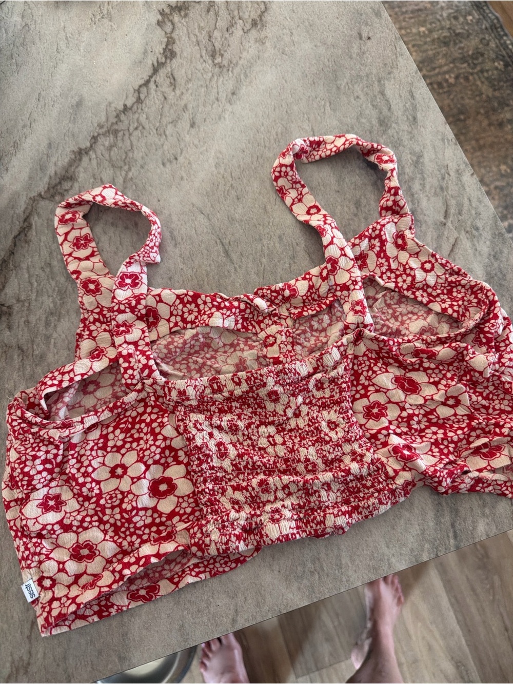 Red Floral Button-Front Crop Top - Picture 3 of 4